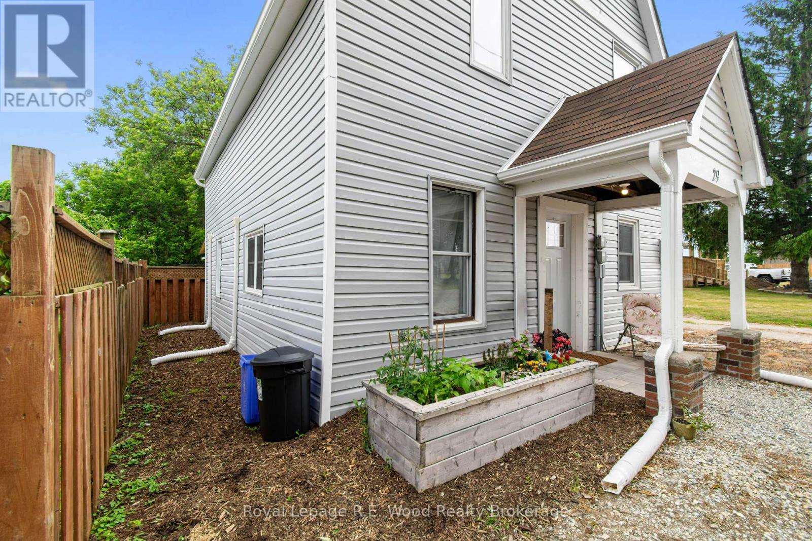 29 King Crescent, Norfolk, Ontario  N0J 1E0 - Photo 3 - X12282733