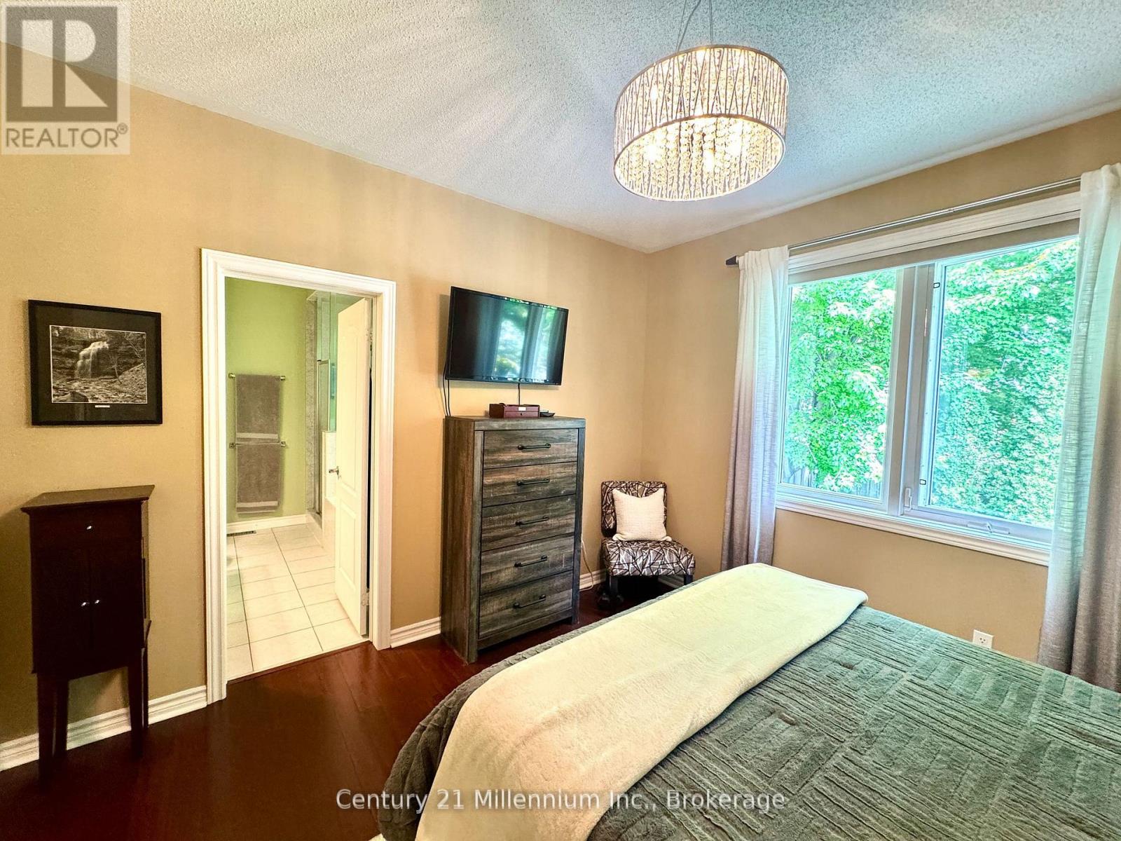 7 Sparrow Lane, Wasaga Beach, Ontario  L9Z 1A9 - Photo 14 - S12282645