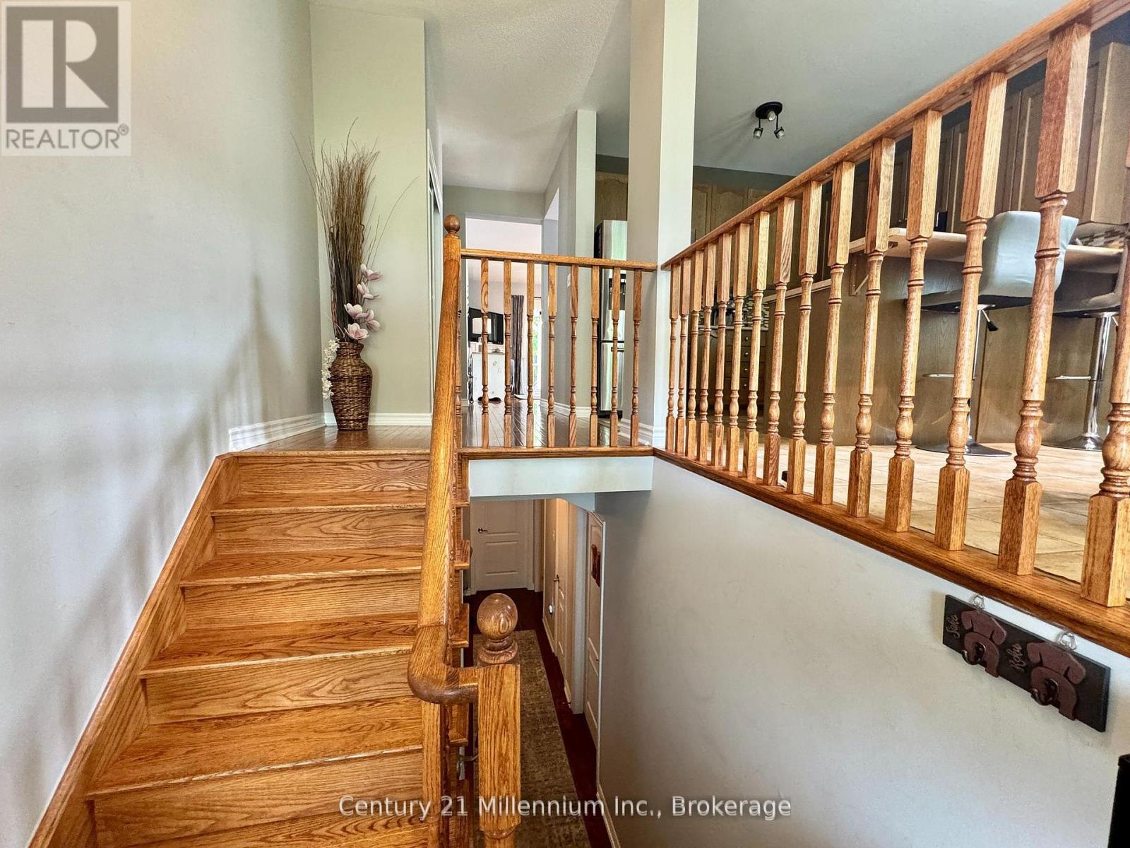 7 Sparrow Lane, Wasaga Beach, Ontario  L9Z 1A9 - Photo 4 - S12282645