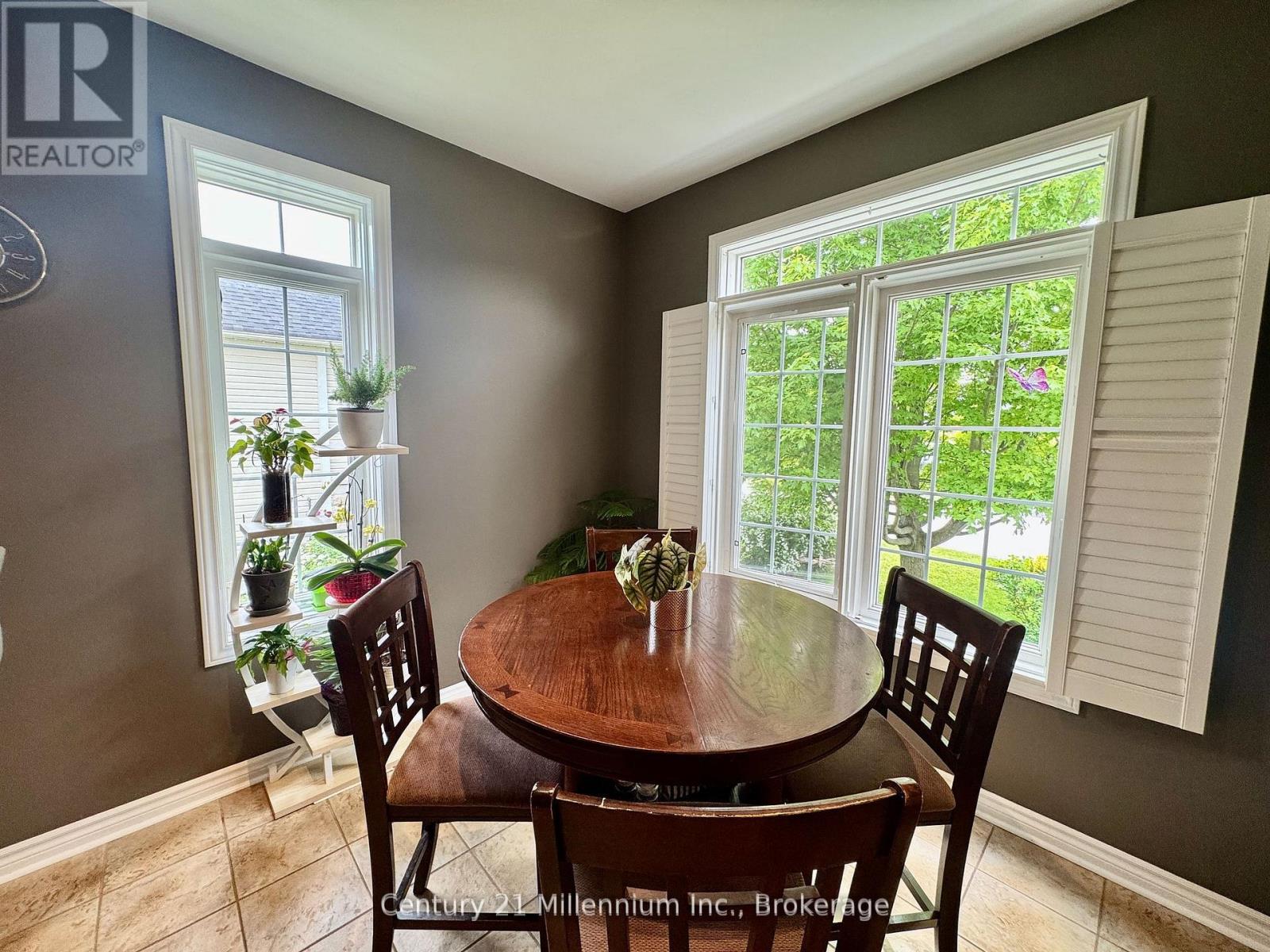 7 Sparrow Lane, Wasaga Beach, Ontario  L9Z 1A9 - Photo 8 - S12282645