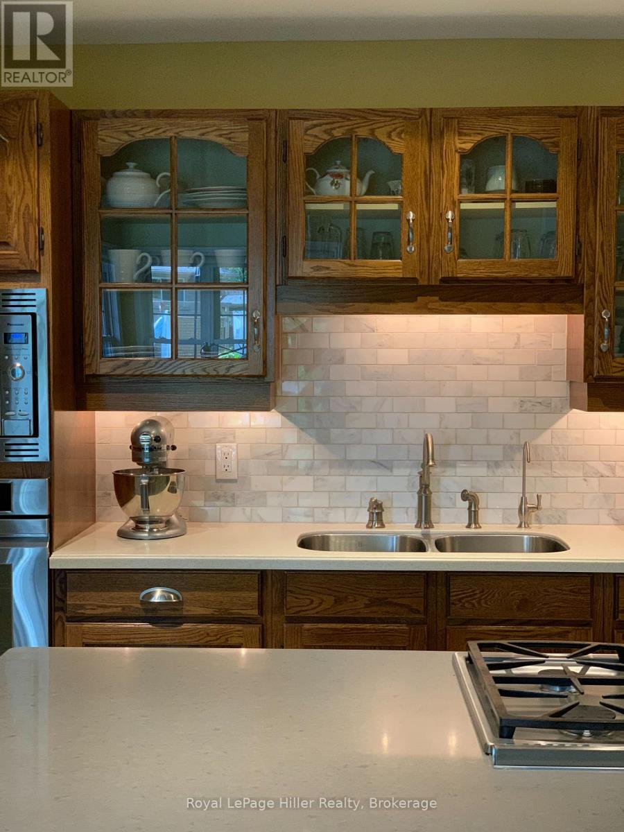 61 Baker Street, Stratford, Ontario  N5A 7A2 - Photo 14 - X12282787