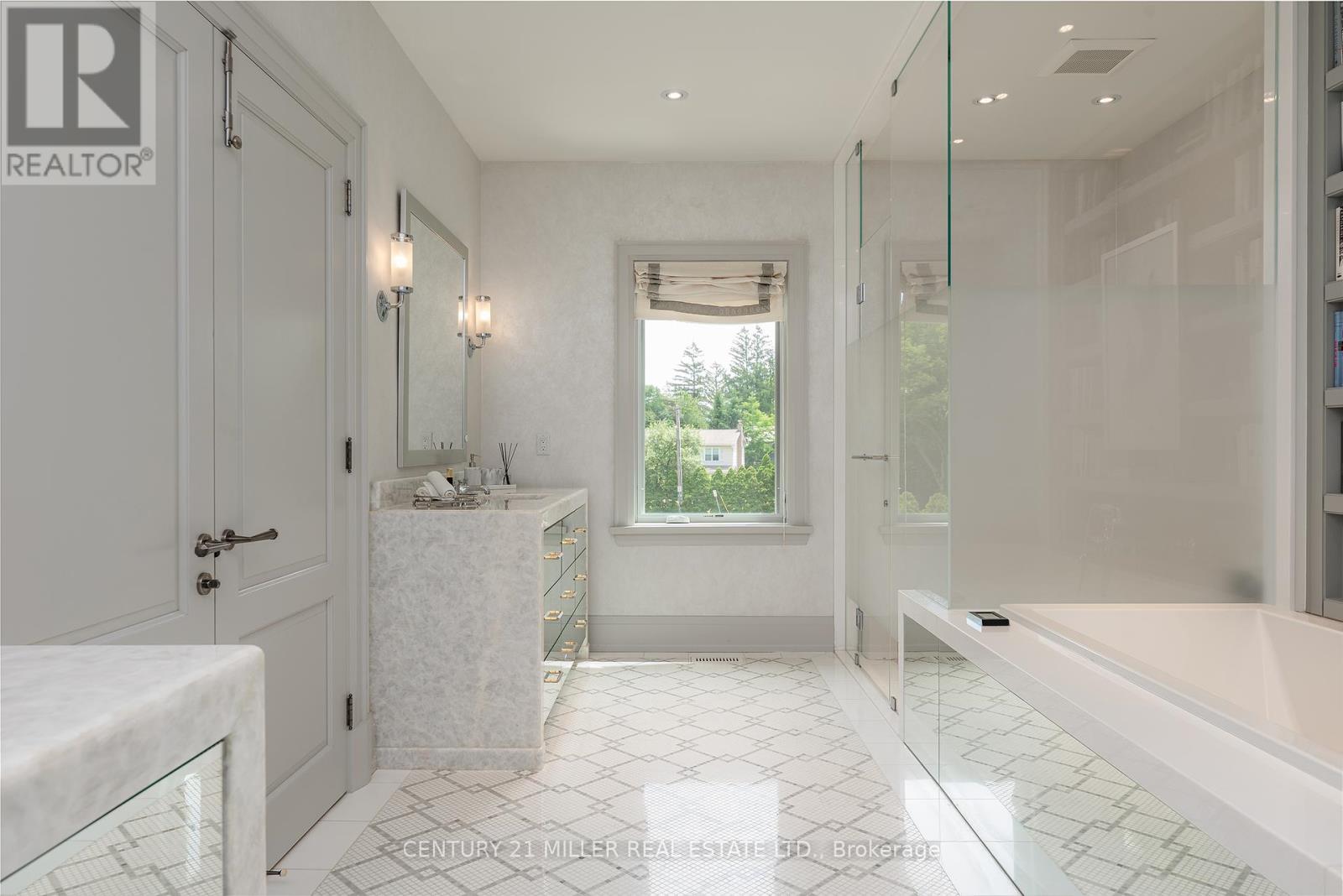 1522 Devon Road, Oakville, Ontario  L6J 2M5 - Photo 27 - W12250143