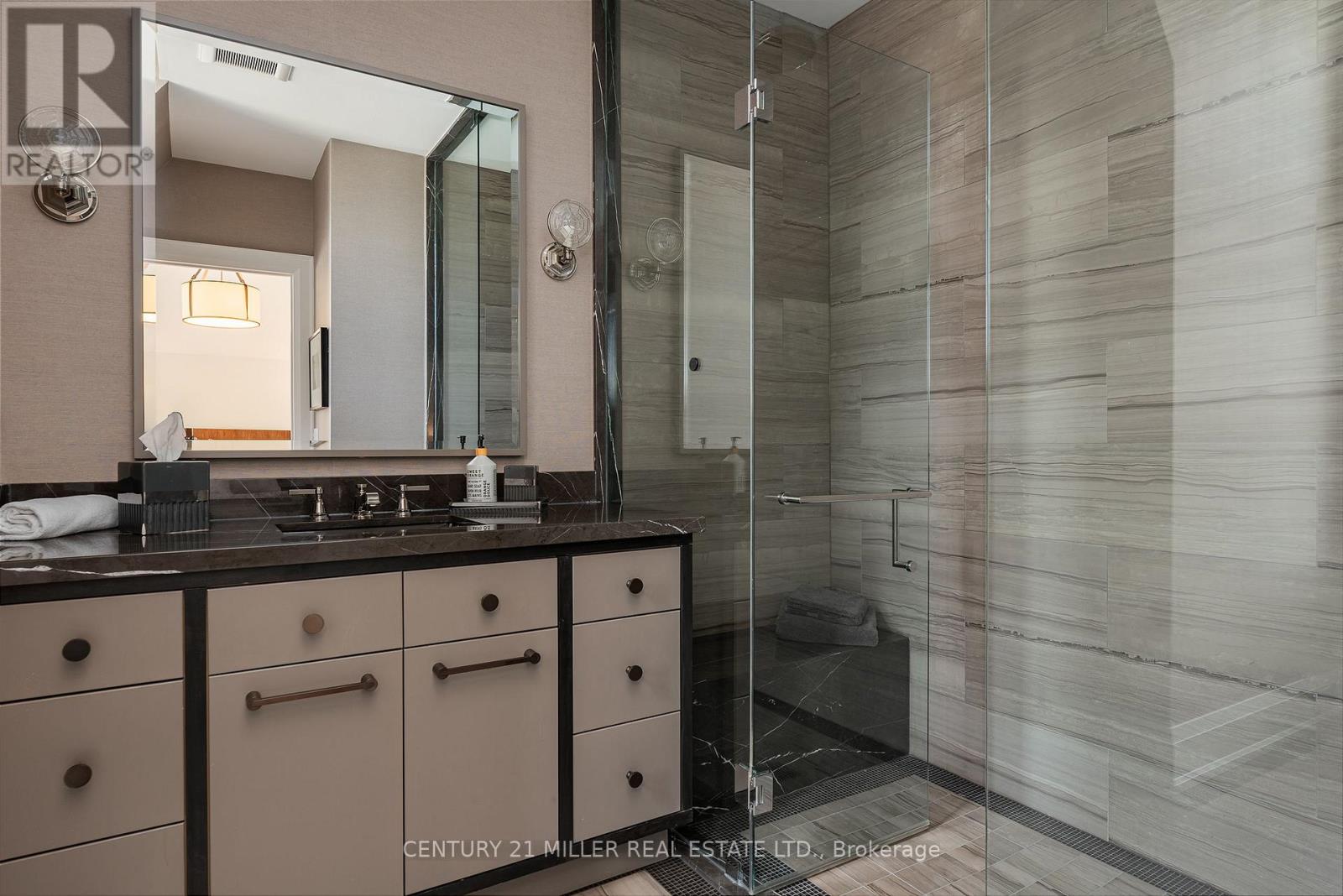 1522 Devon Road, Oakville, Ontario  L6J 2M5 - Photo 30 - W12250143