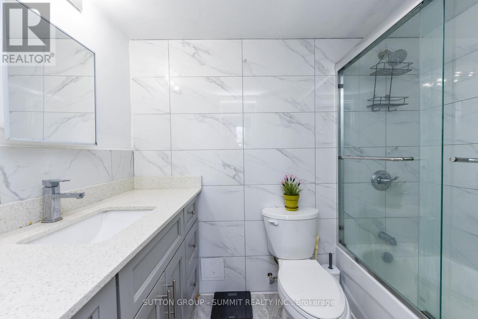 1902 - 380 Dixon Road, Toronto, Ontario  M9R 1T3 - Photo 18 - W12282755