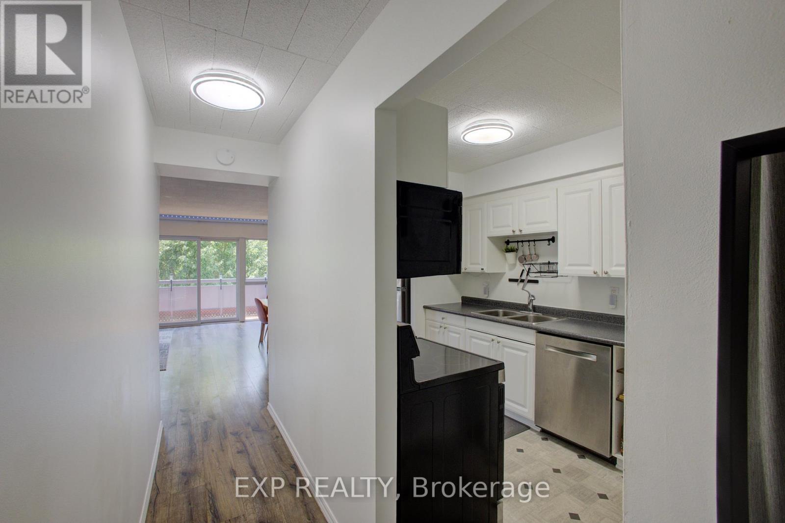 Property at 202 - 91 CONROY CRESCENT image 3