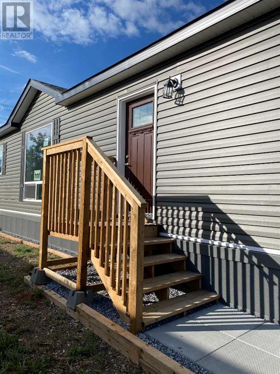 19 Maple Drive W, Brooks, Alberta  T1R 1H8 - Photo 2 - A2171250
