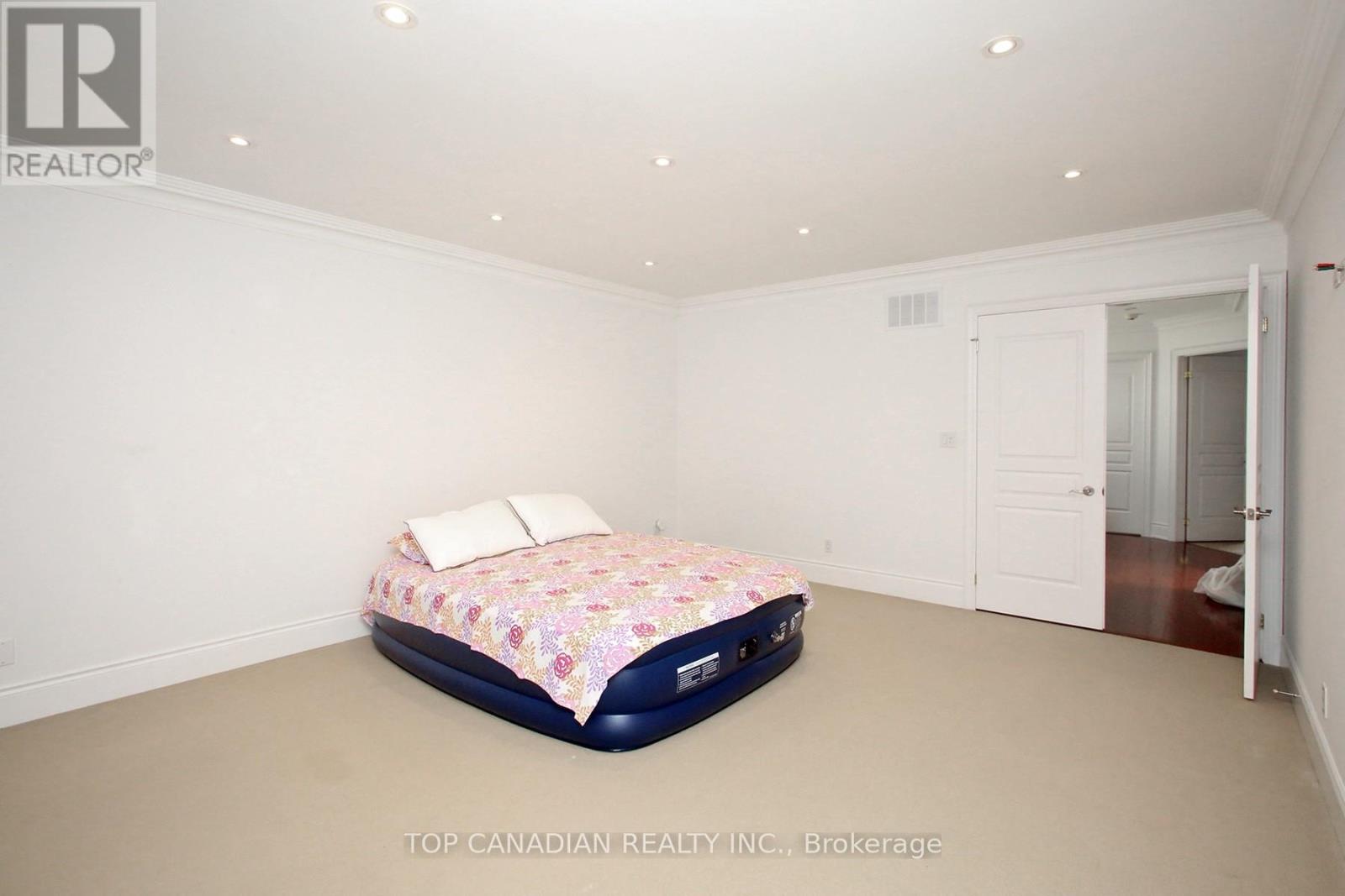 374 Glengarry Avenue, Toronto, Ontario  M5M 1E8 - Photo 17 - C12224535