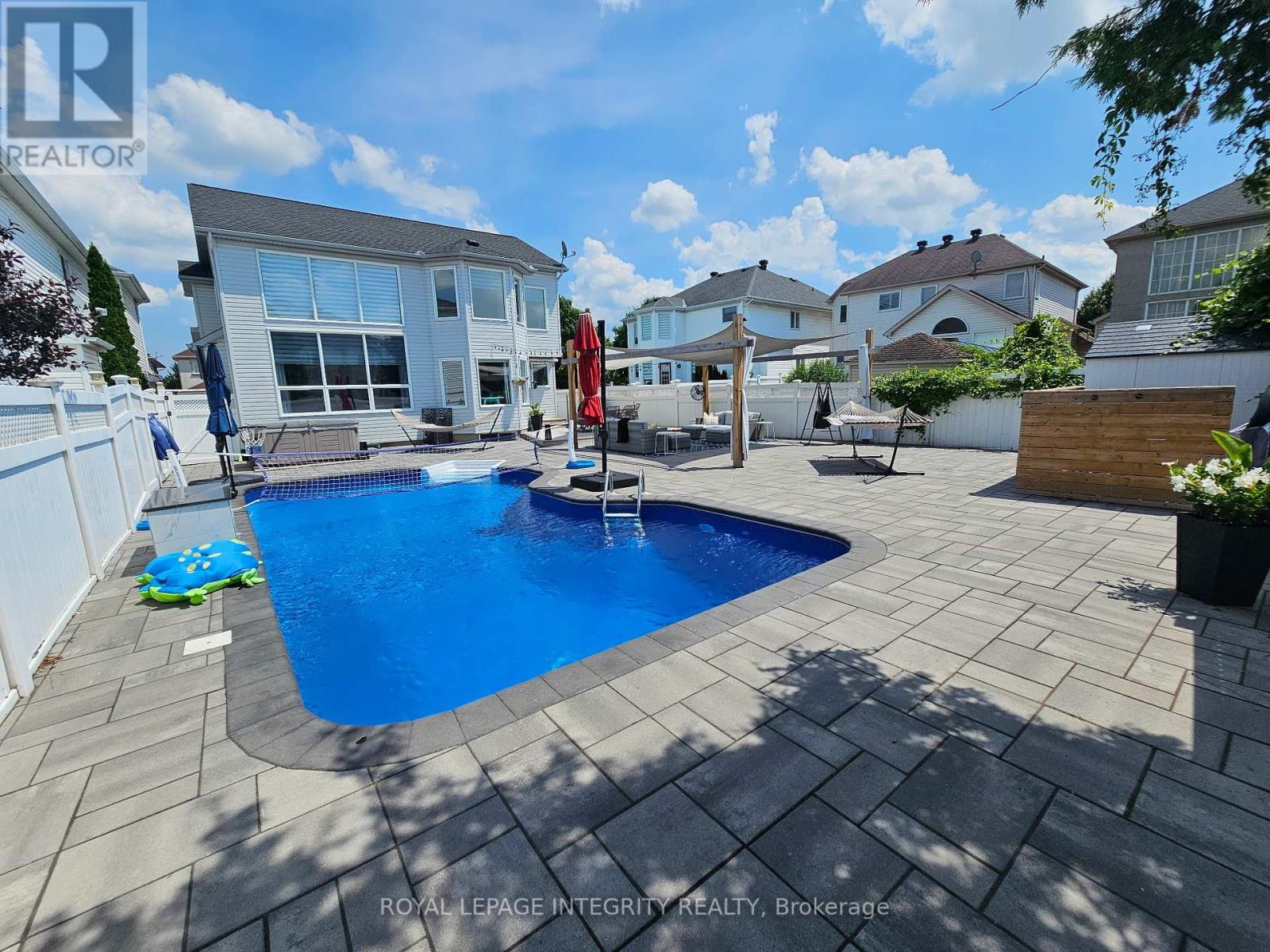 Property at 4 BRACEWOOD WAY image 3