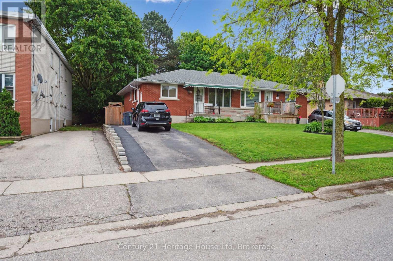 131 Waverley Drive, Guelph, Ontario  N1E 1H1 - Photo 3 - X12282992
