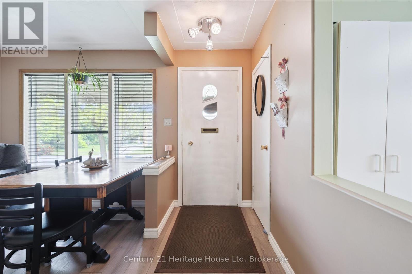 131 Waverley Drive, Guelph, Ontario  N1E 1H1 - Photo 5 - X12282992