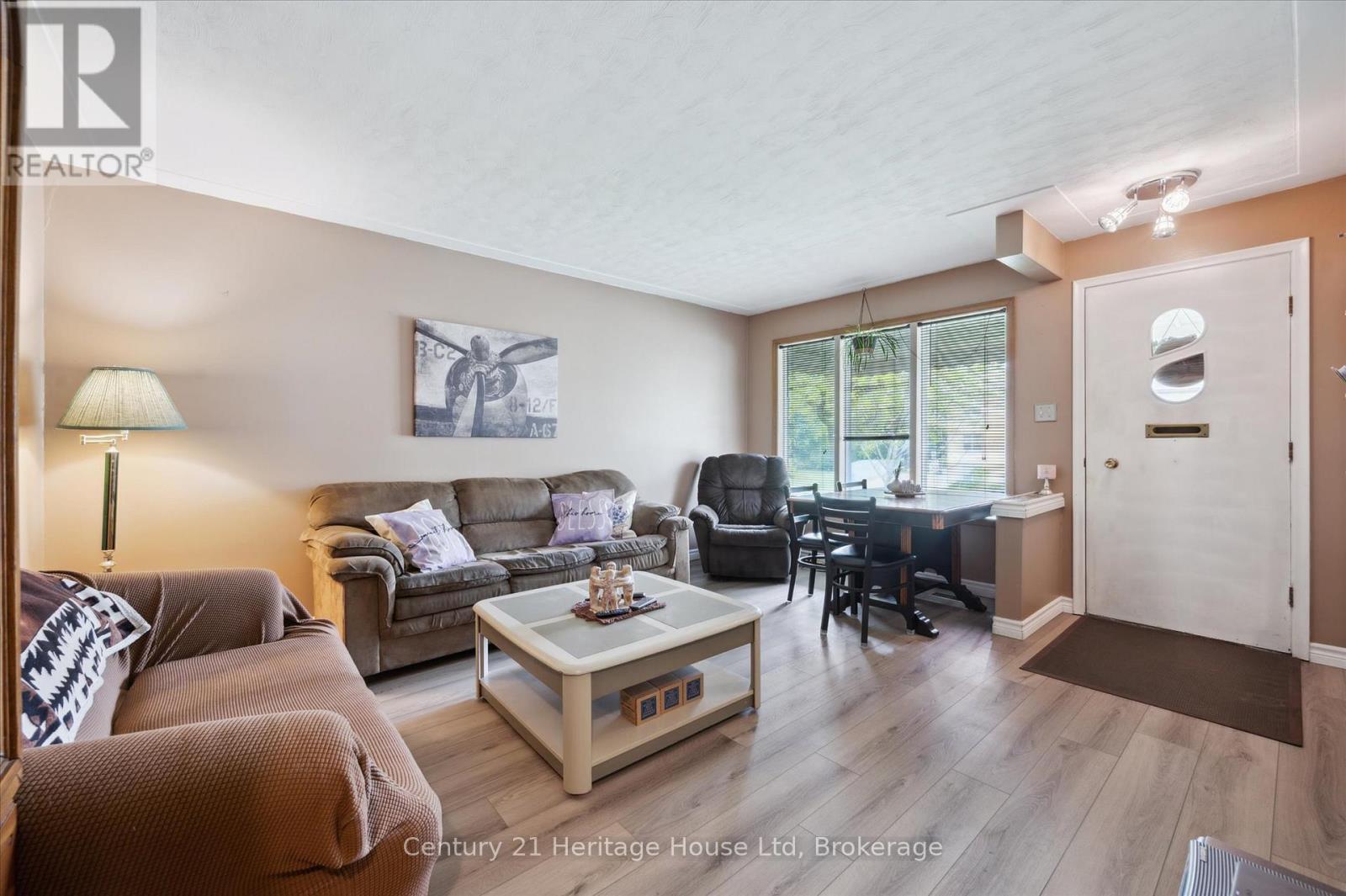 131 Waverley Drive, Guelph, Ontario  N1E 1H1 - Photo 6 - X12282992