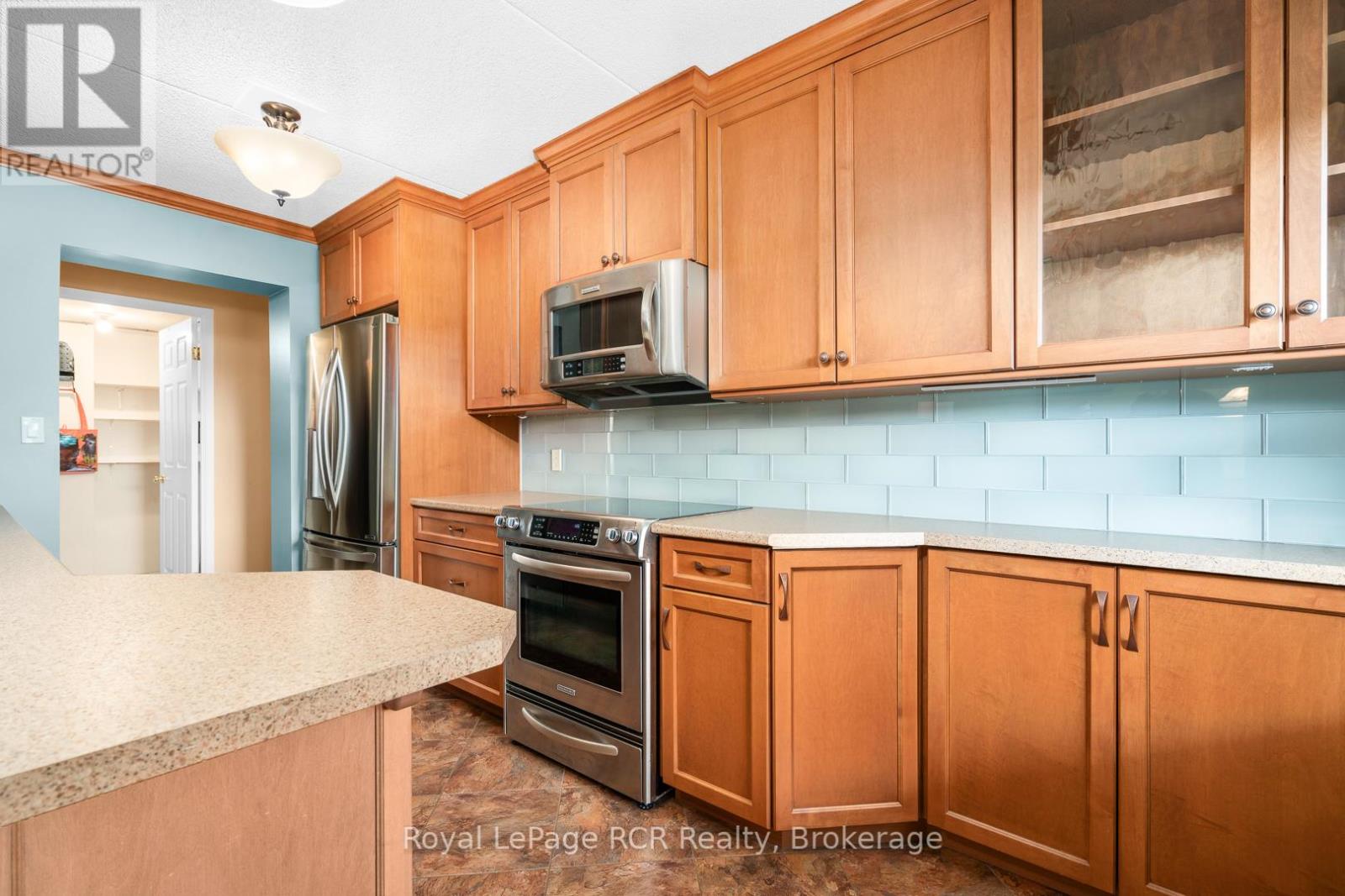 606 - 536 11th Avenue, Hanover, Ontario  N4N 2S4 - Photo 14 - X12283074