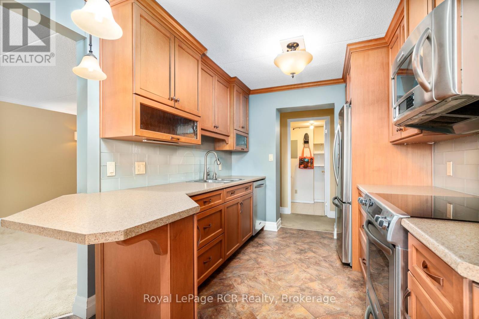 606 - 536 11th Avenue, Hanover, Ontario  N4N 2S4 - Photo 17 - X12283074