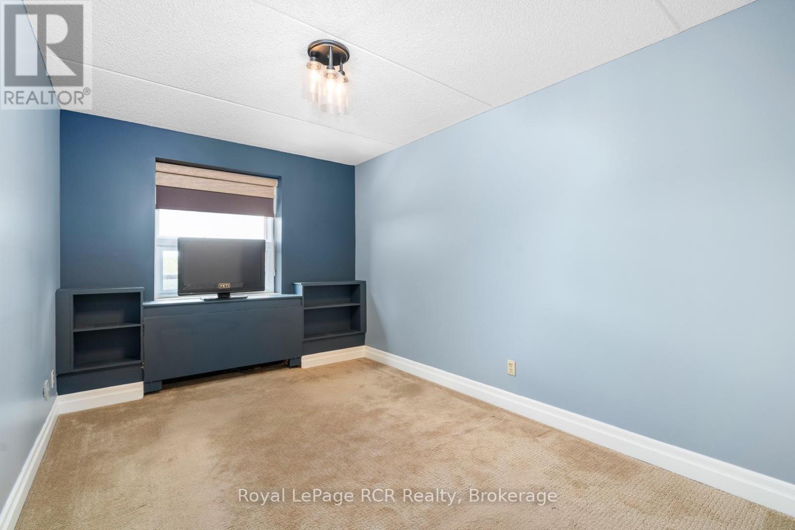 606 - 536 11th Avenue, Hanover, Ontario  N4N 2S4 - Photo 24 - X12283074