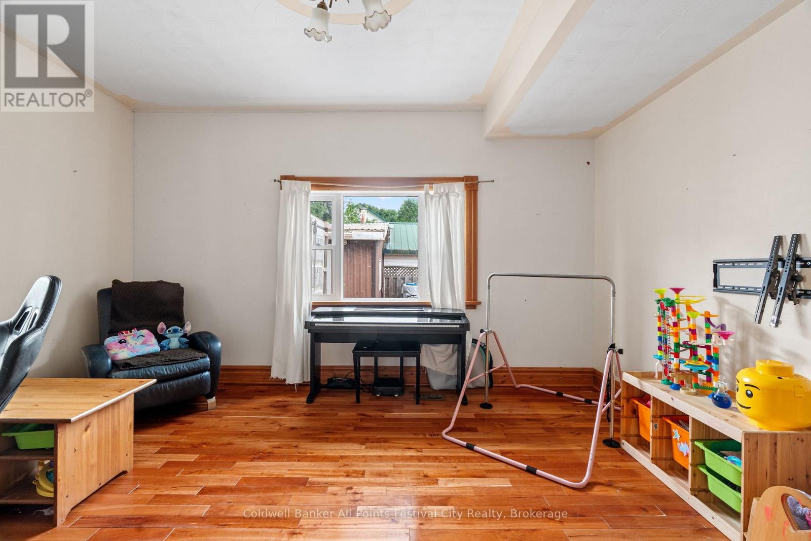 514 Alice Street, North Huron, Ontario  N0G 2W0 - Photo 9 - X12283077