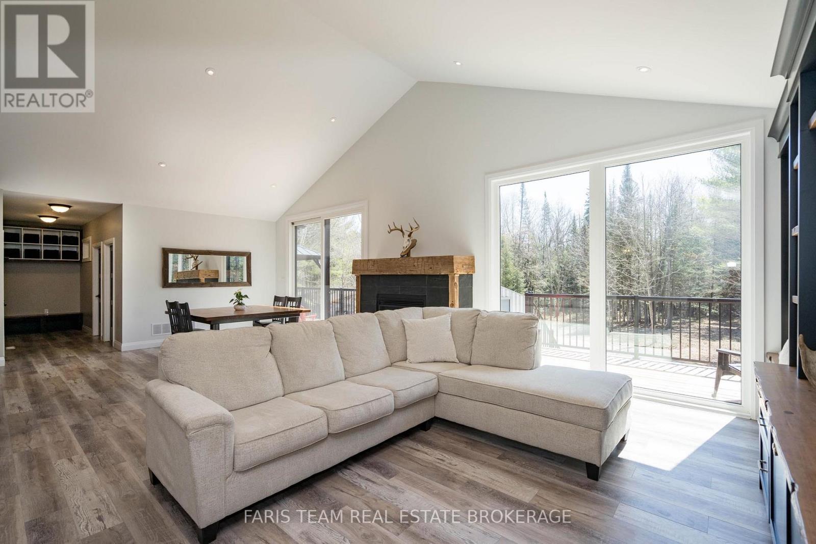 151 Mount Saint Louis Road E, Oro-Medonte, Ontario  L0K 1E0 - Photo 14 - S12282826