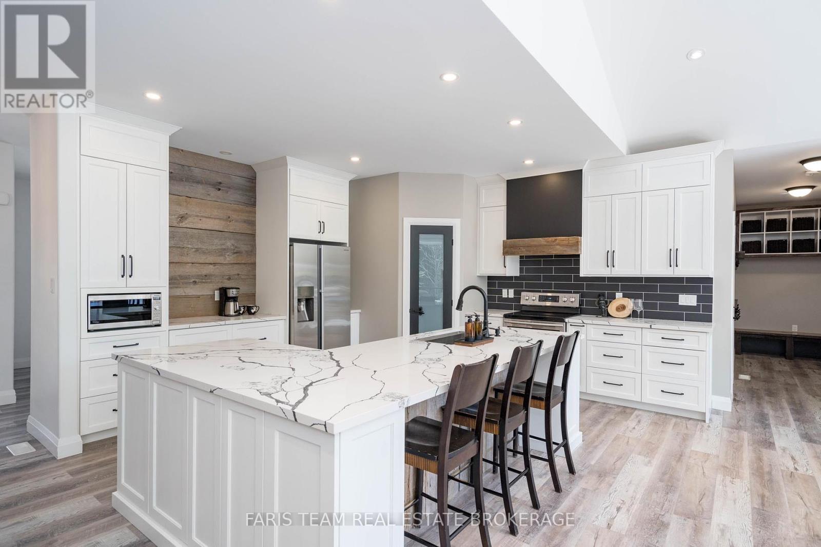 151 Mount Saint Louis Road E, Oro-Medonte, Ontario  L0K 1E0 - Photo 7 - S12282826
