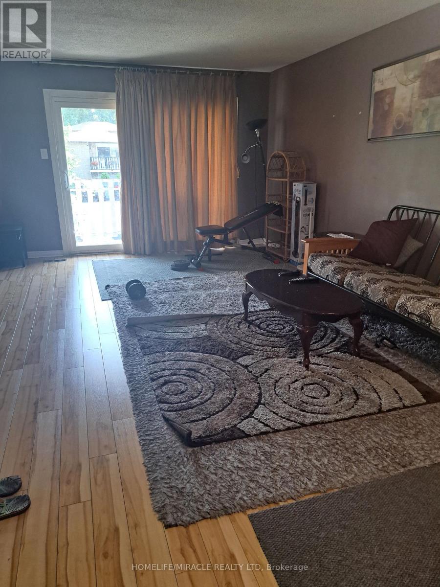 9 Talbot Street, Brampton (Brampton West), Ontario  L6X 2P4 - Photo 16 - W12282817