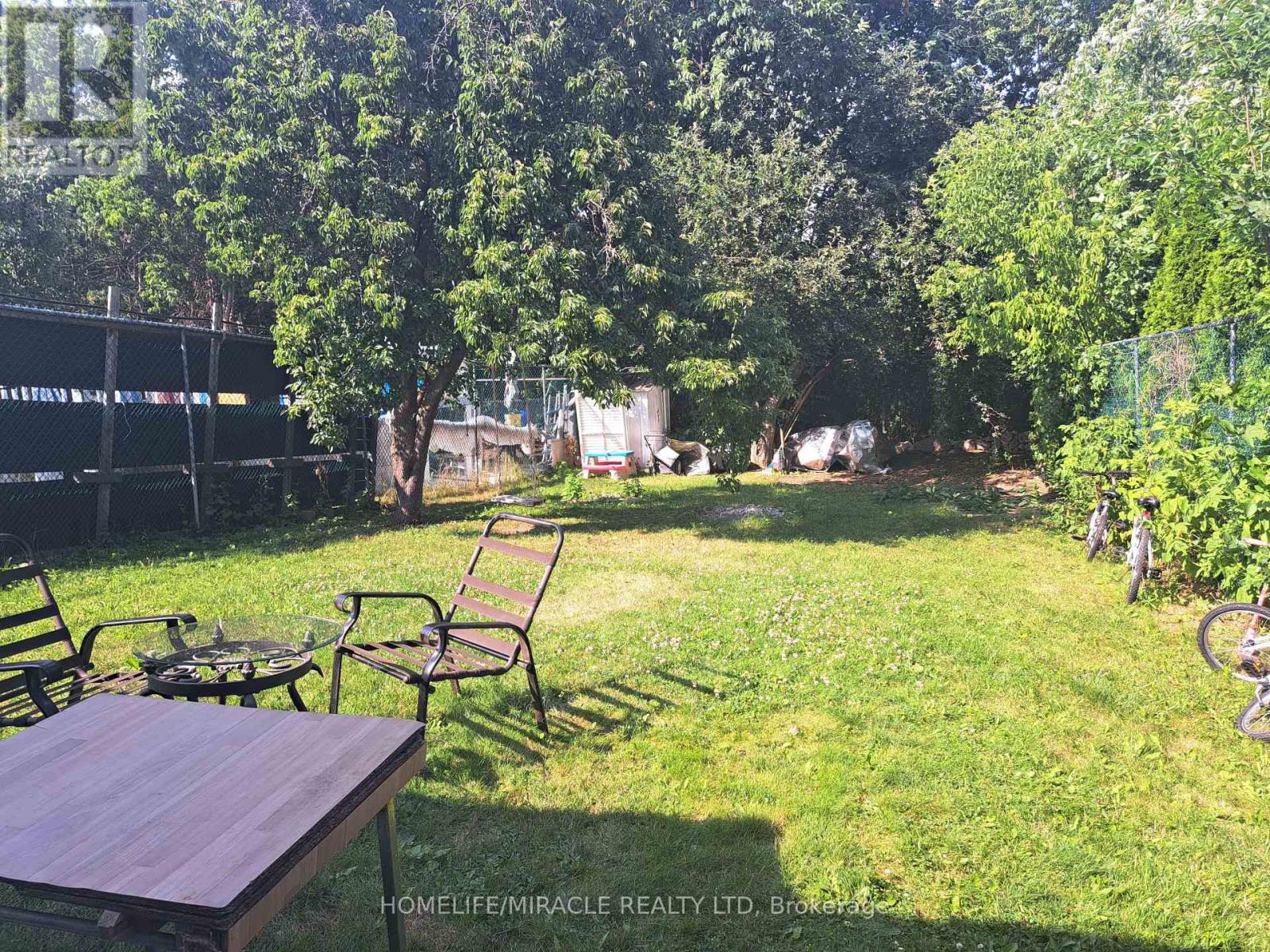 9 Talbot Street, Brampton (Brampton West), Ontario  L6X 2P4 - Photo 18 - W12282817