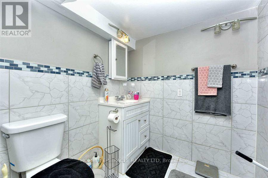 9 Talbot Street, Brampton (Brampton West), Ontario  L6X 2P4 - Photo 8 - W12282817