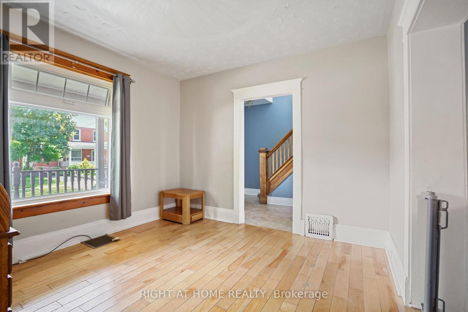 Property at 58 PANDORA AVENUE N image 3