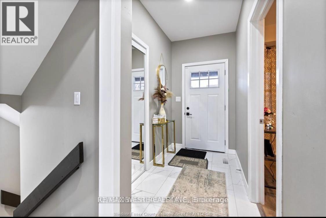 Property at 919 PIERRE AVENUE image 5