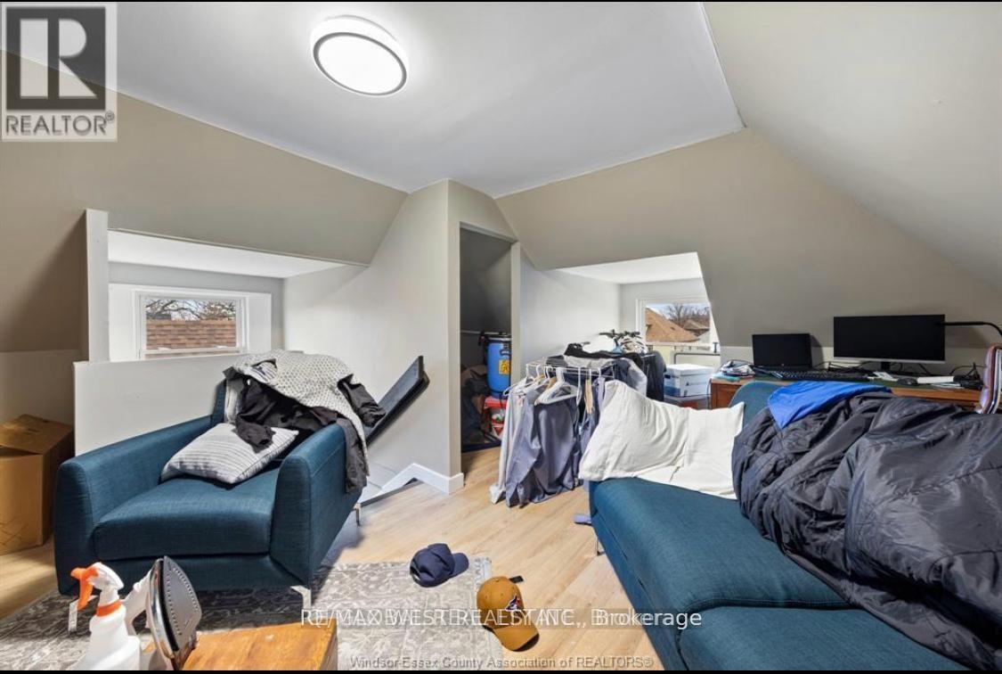 919 Pierre Avenue, Windsor, Ontario  N9A 2K8 - Photo 9 - X12282912