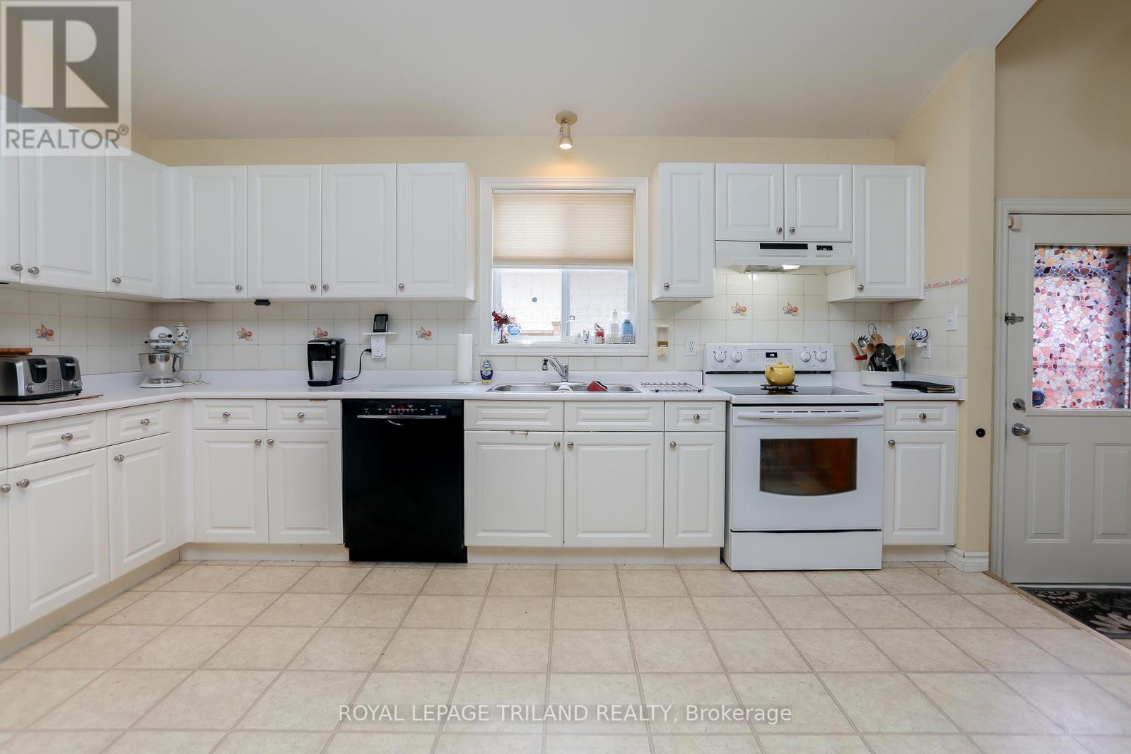 6657 Beattie Street, London South (South V), Ontario  N6P 1T8 - Photo 11 - X12283130