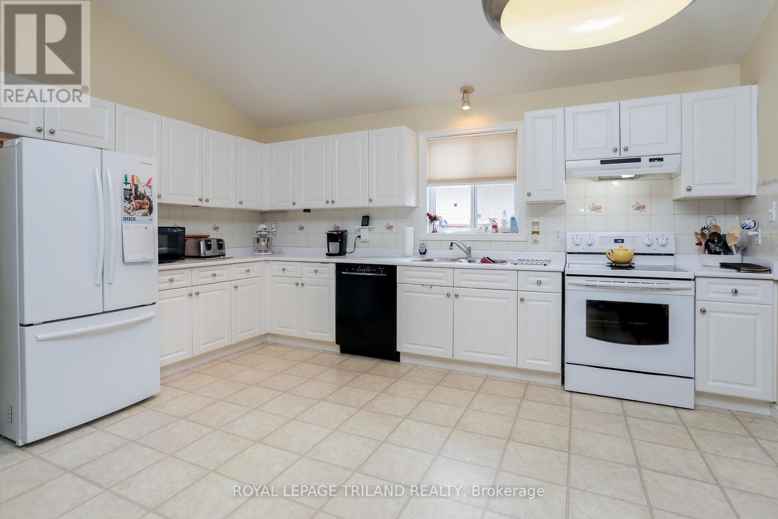 6657 Beattie Street, London South (South V), Ontario  N6P 1T8 - Photo 12 - X12283130