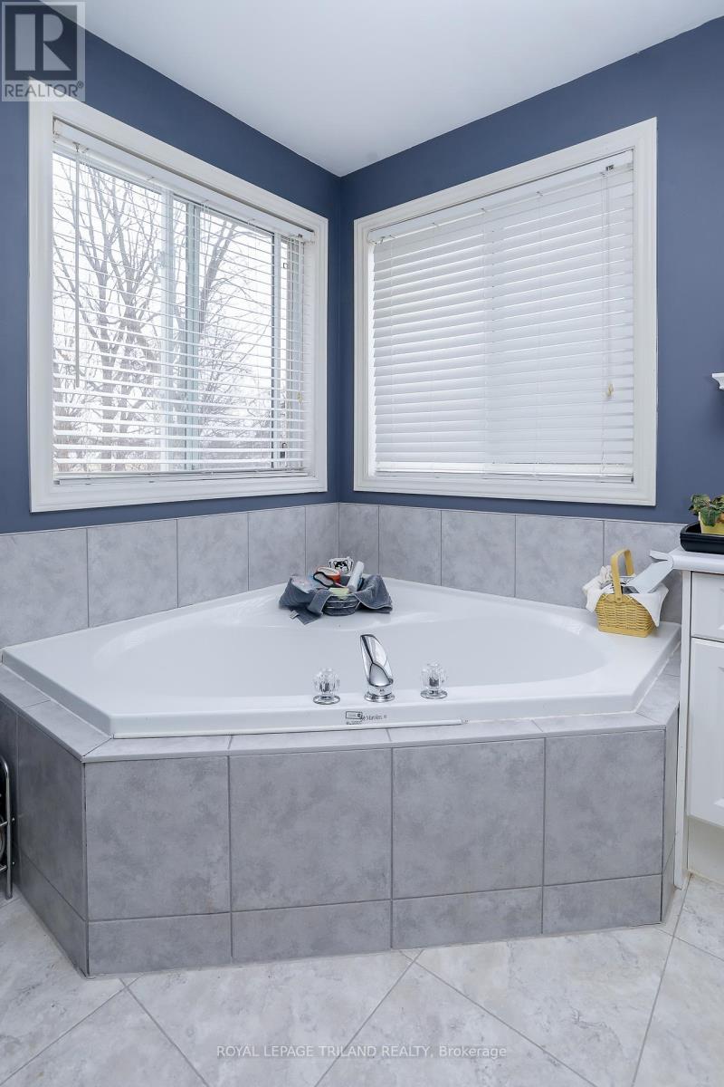 6657 Beattie Street, London South (South V), Ontario  N6P 1T8 - Photo 21 - X12283130