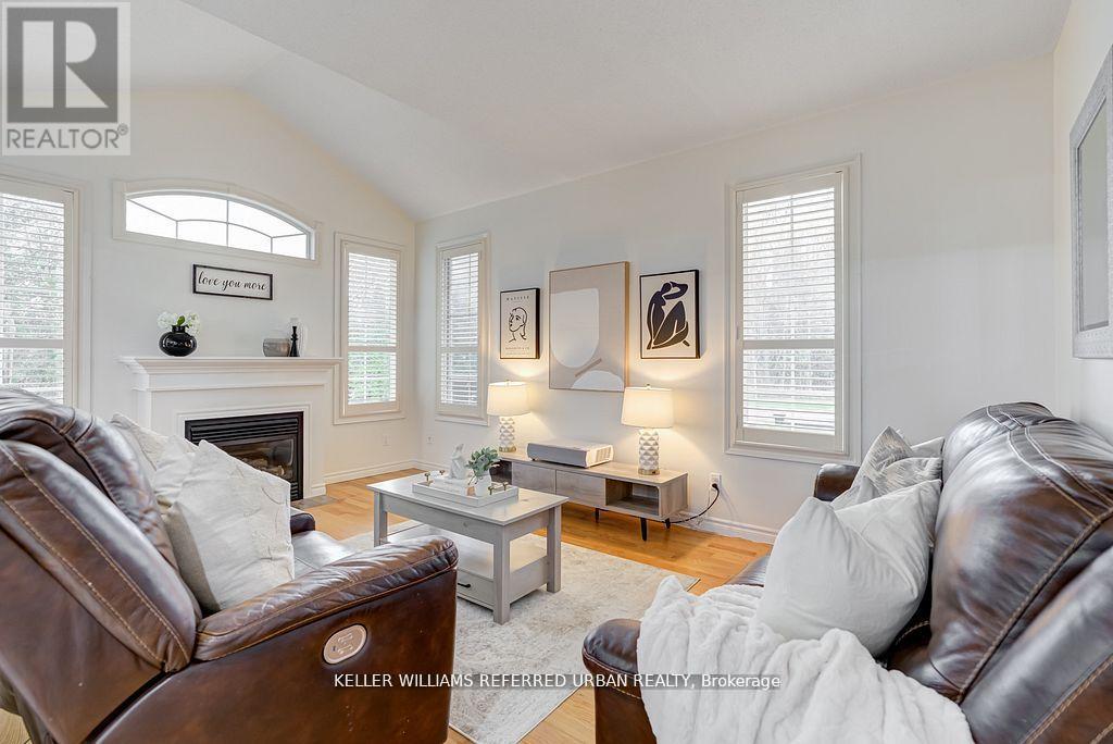 Property at 2 THISTLEDOWN CRESCENT image 2