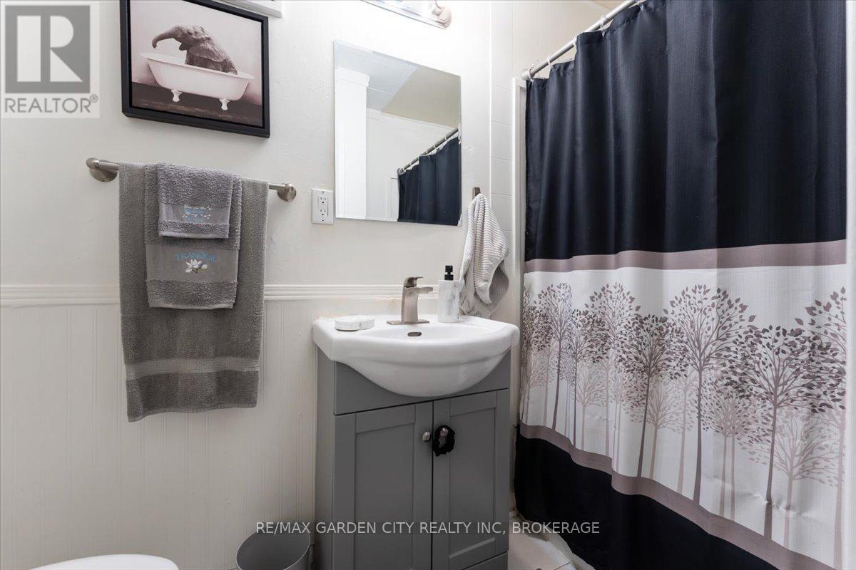 43 York Street, St. Catharines, Ontario  L2R 6C2 - Photo 10 - X12283294