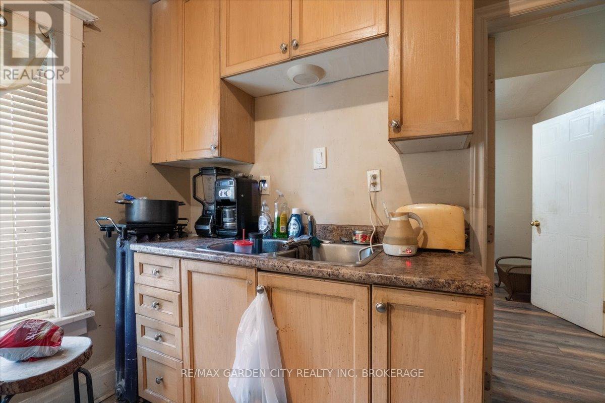 43 York Street, St. Catharines, Ontario  L2R 6C2 - Photo 15 - X12283294