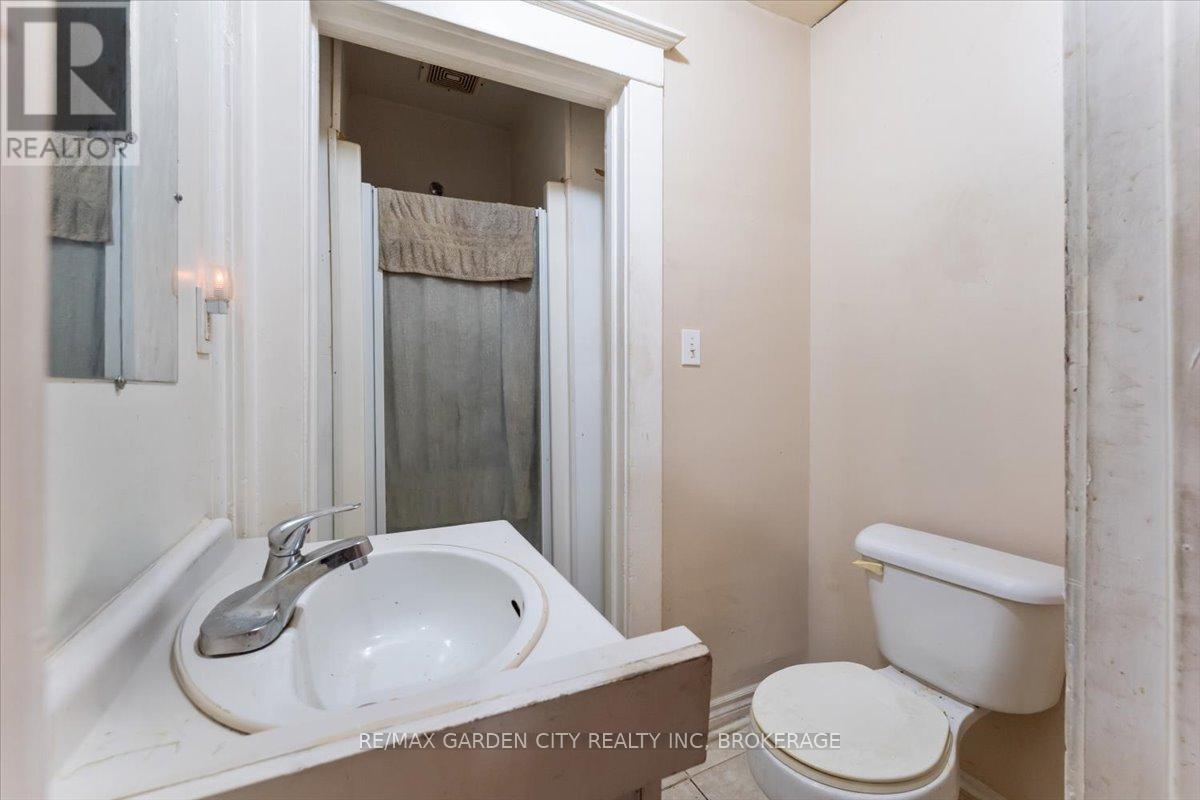 43 York Street, St. Catharines, Ontario  L2R 6C2 - Photo 17 - X12283294