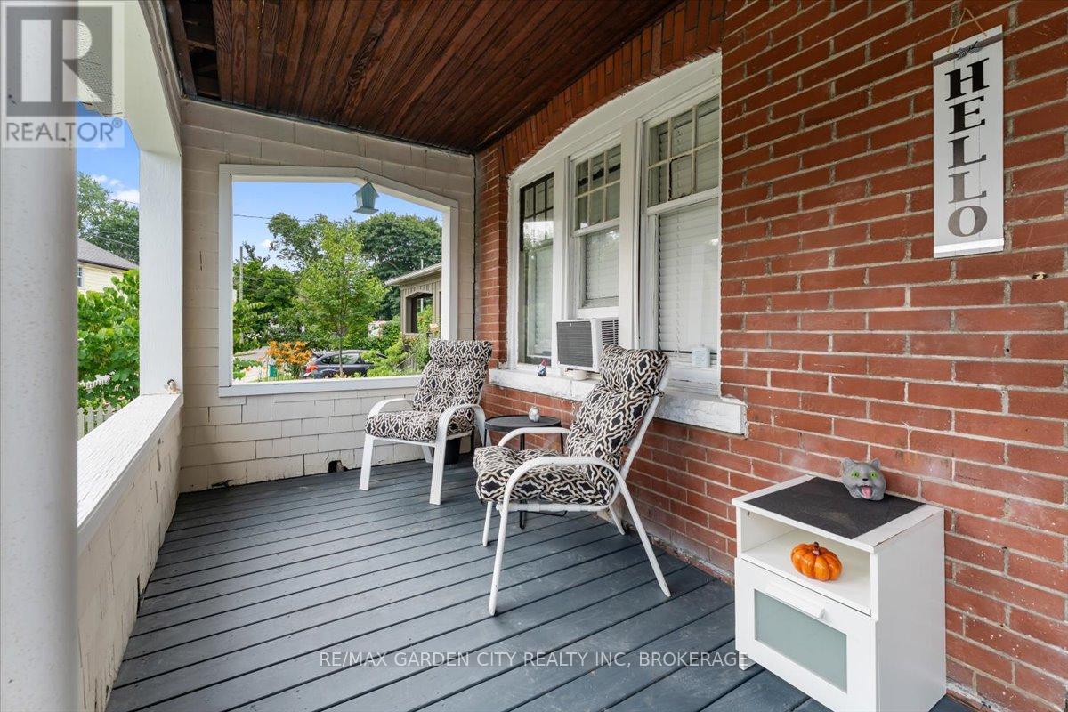 43 York Street, St. Catharines, Ontario  L2R 6C2 - Photo 2 - X12283294
