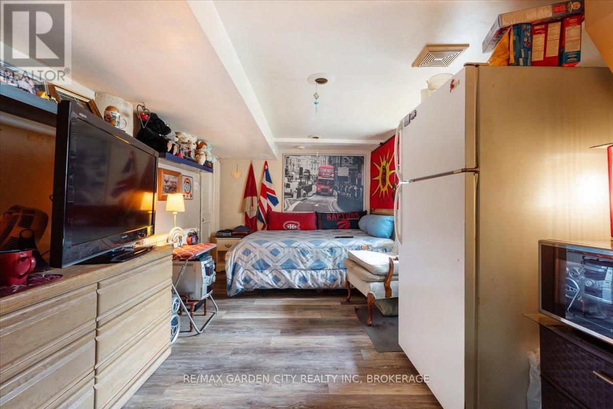 43 York Street, St. Catharines, Ontario  L2R 6C2 - Photo 22 - X12283294