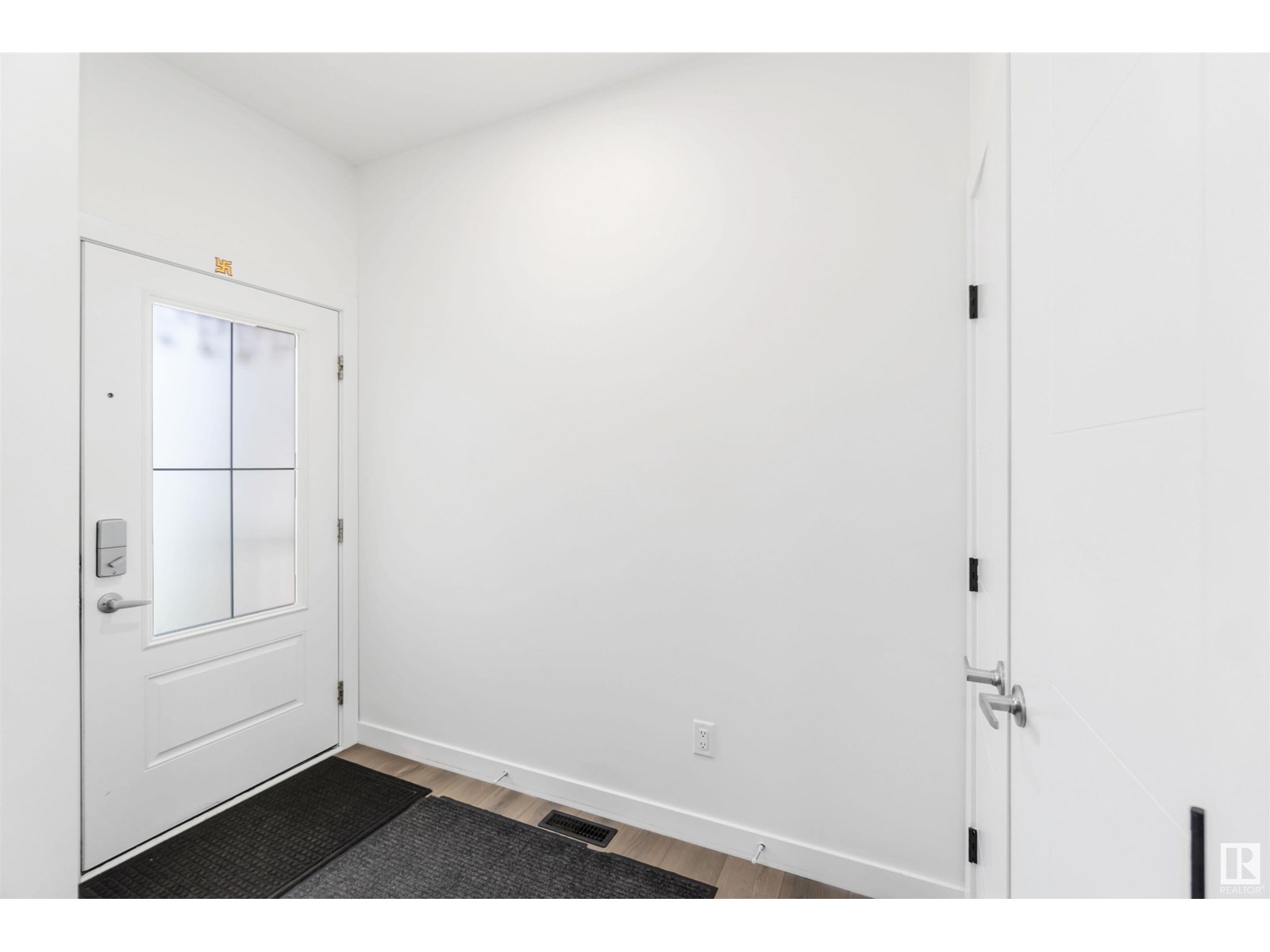 16808 30 Av Sw, Edmonton, Alberta  T6W 5A3 - Photo 2 - E4447302