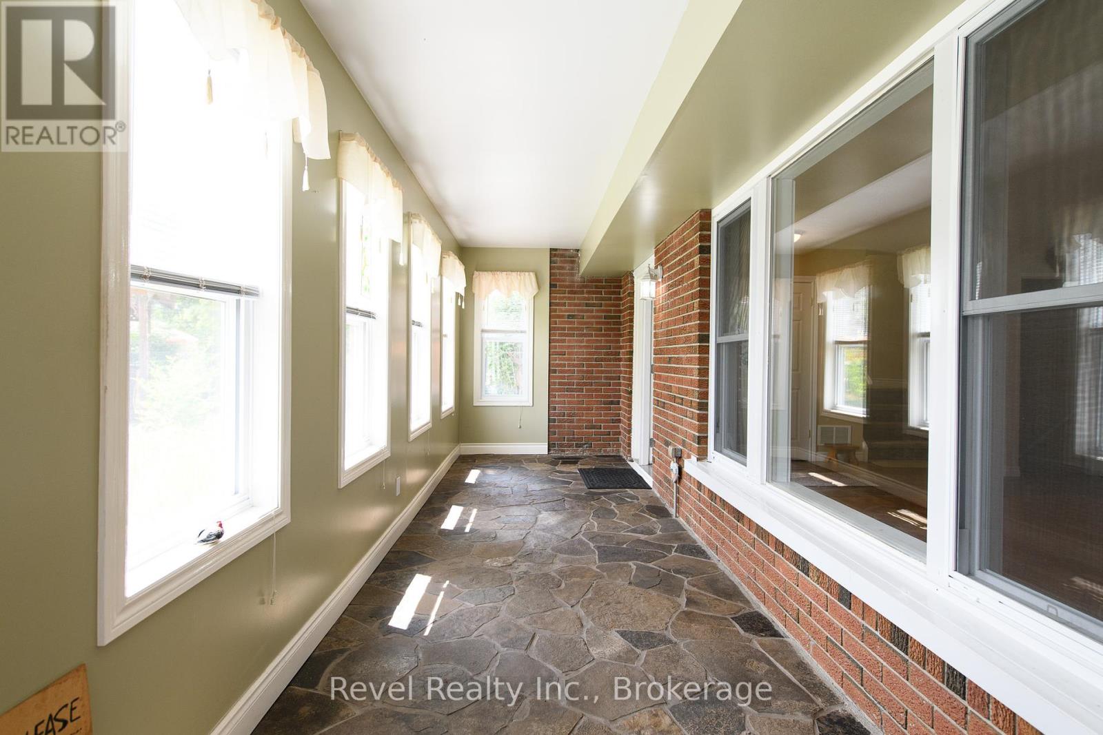 Property at 7 WHIPPS COURT image 3