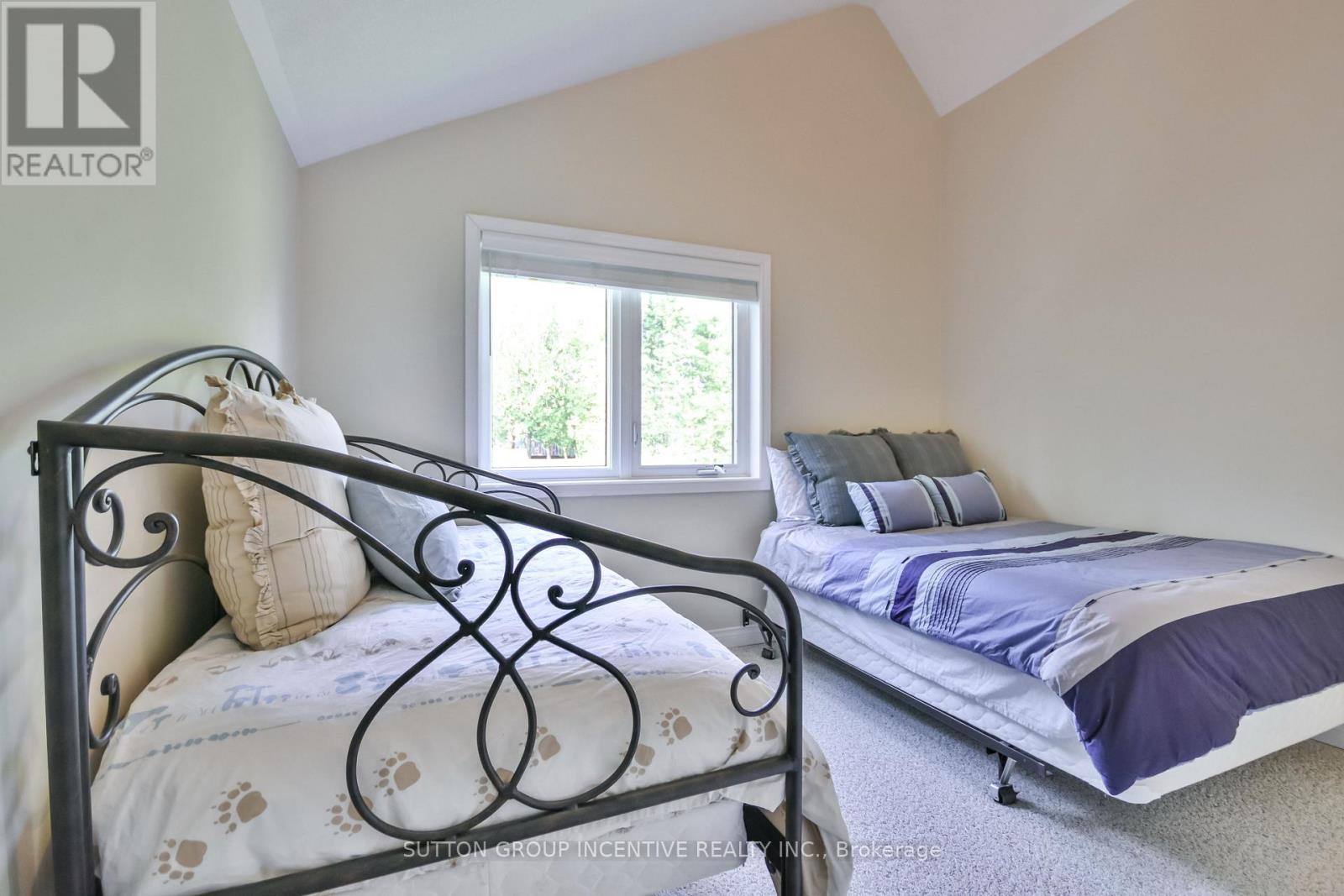 10 Buttercup Lane, Springwater, Ontario  L0L 1P0 - Photo 21 - S12184041