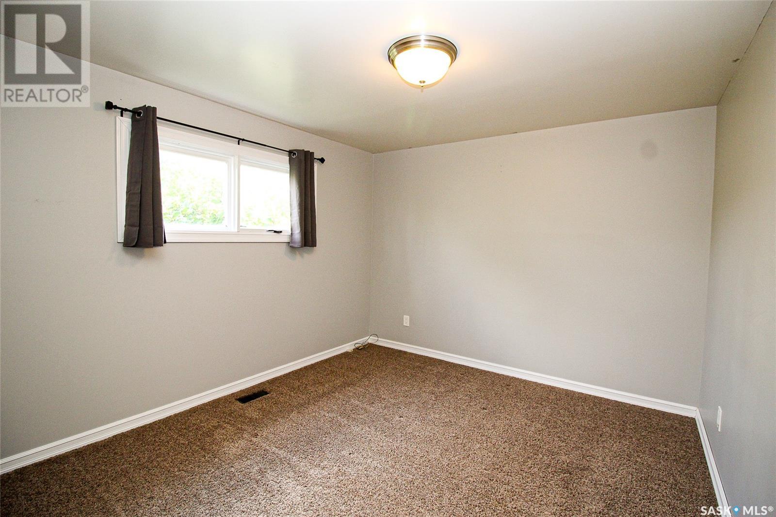 420 1st Street W, Shaunavon, Saskatchewan  S0N 2M0 - Photo 23 - SK003375