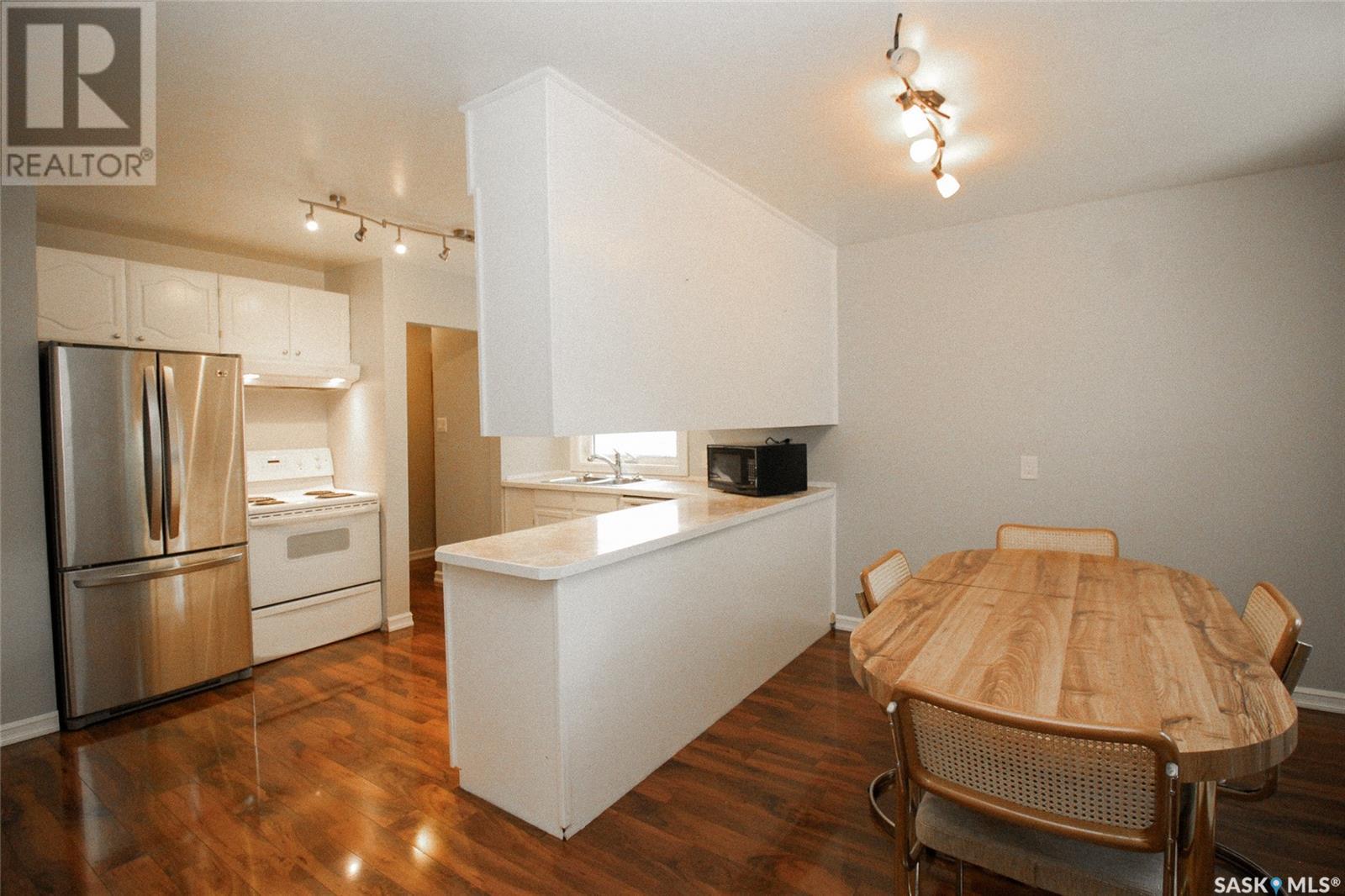 420 1st Street W, Shaunavon, Saskatchewan  S0N 2M0 - Photo 3 - SK003375