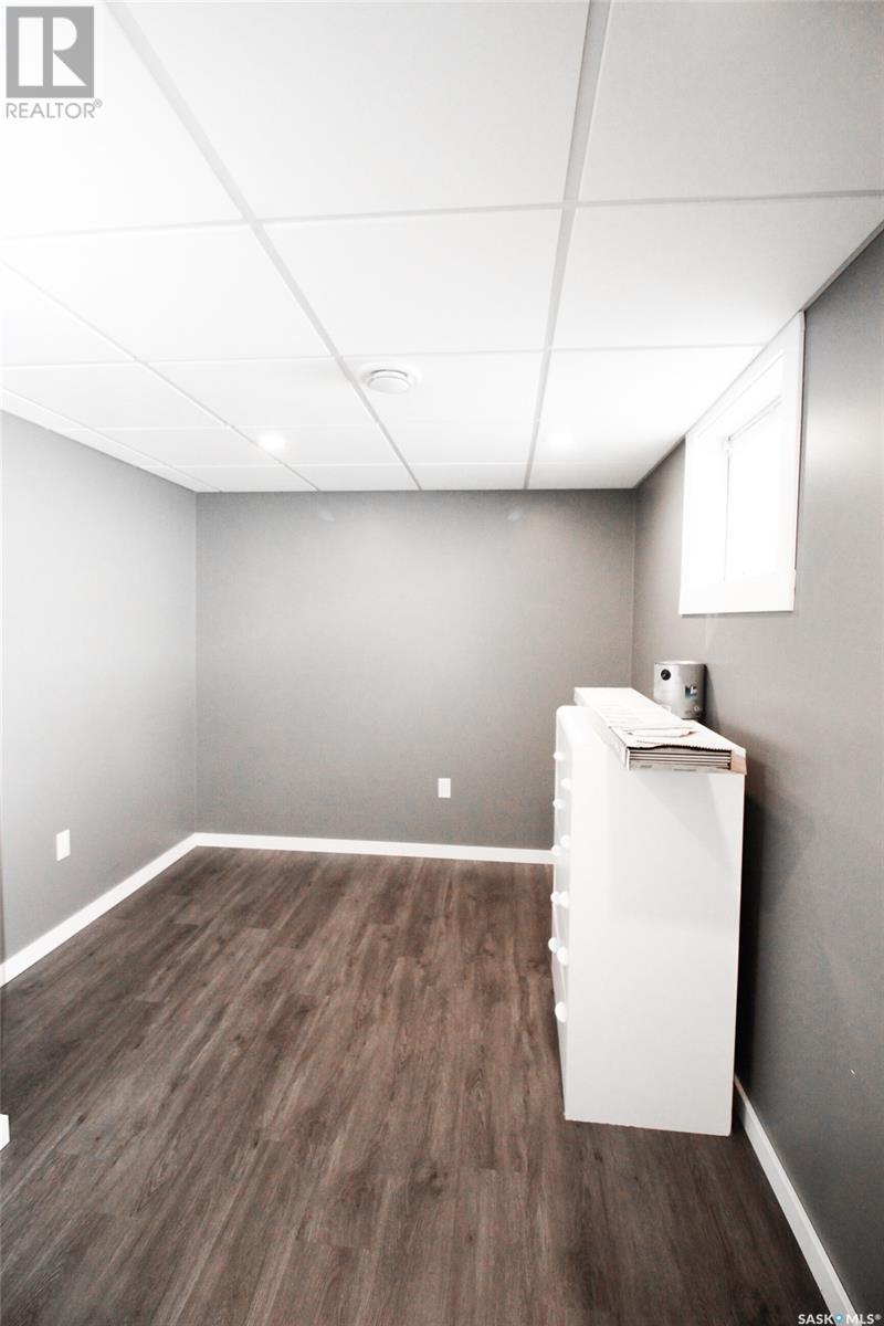 420 1st Street W, Shaunavon, Saskatchewan  S0N 2M0 - Photo 35 - SK003375