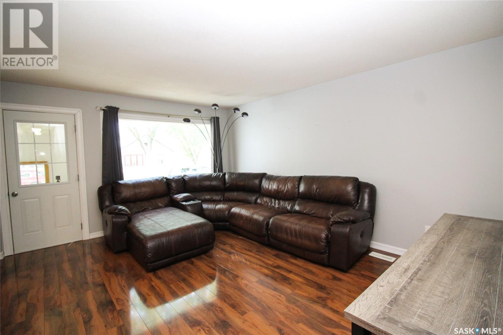 420 1st Street W, Shaunavon, Saskatchewan  S0N 2M0 - Photo 6 - SK003375