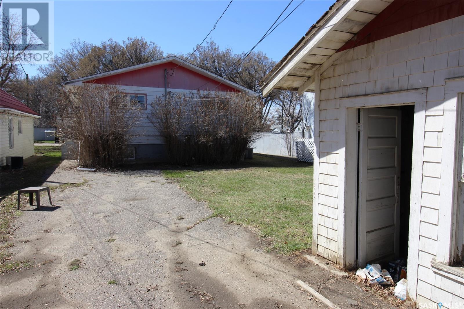420 1st Street W, Shaunavon, Saskatchewan  S0N 2M0 - Photo 40 - SK003375