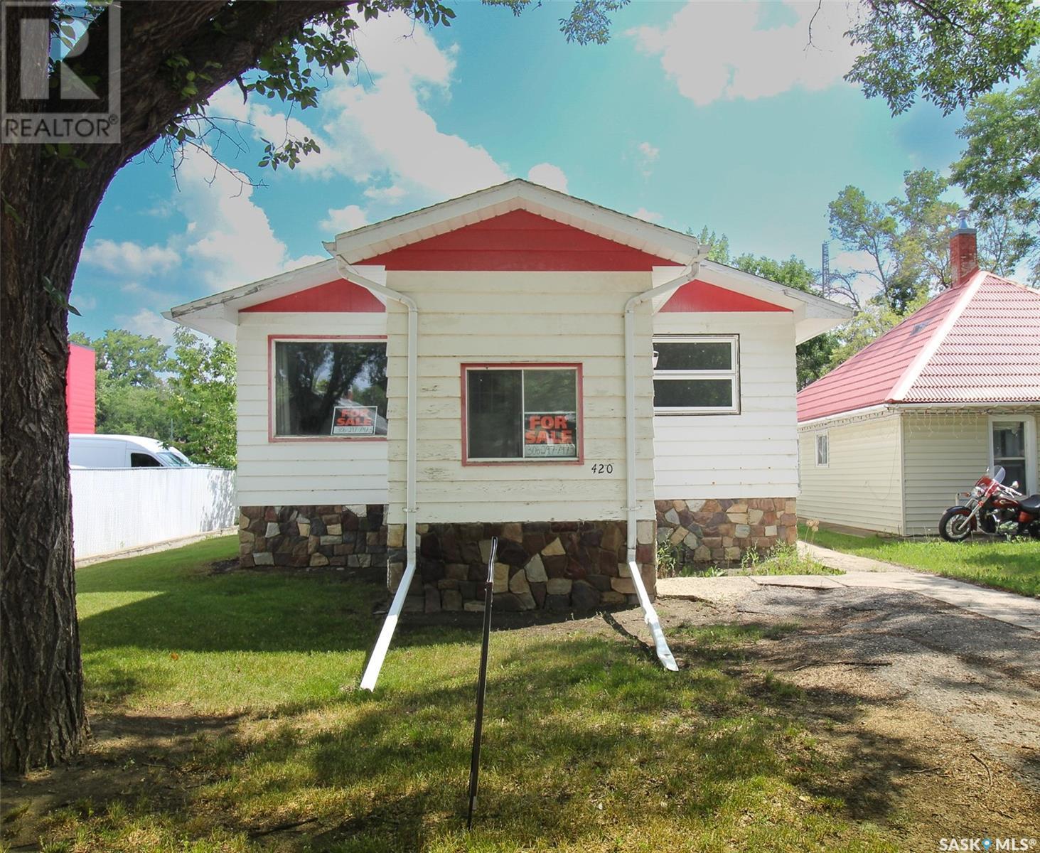 420 1st Street W, Shaunavon, Saskatchewan  S0N 2M0 - Photo 1 - SK003375