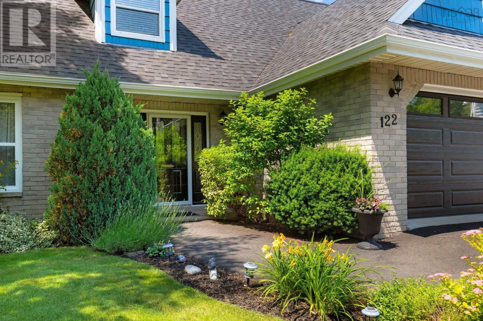 Property at 122 Riverview Crescent image 3