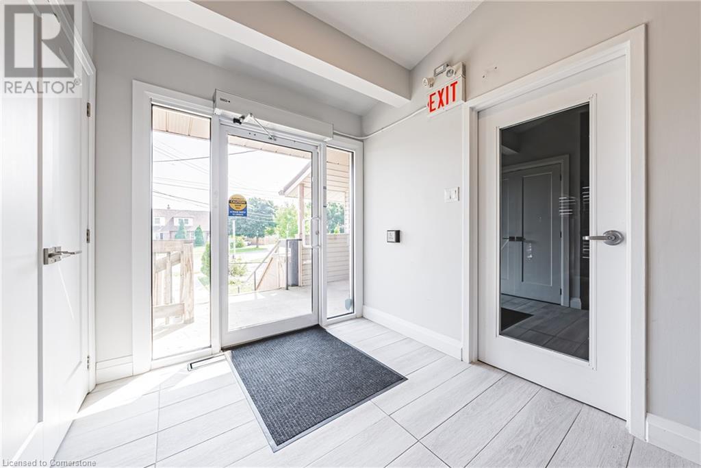 2 Heath Street, Hamilton, Ontario  L8H 3Y5 - Photo 5 - 40690667