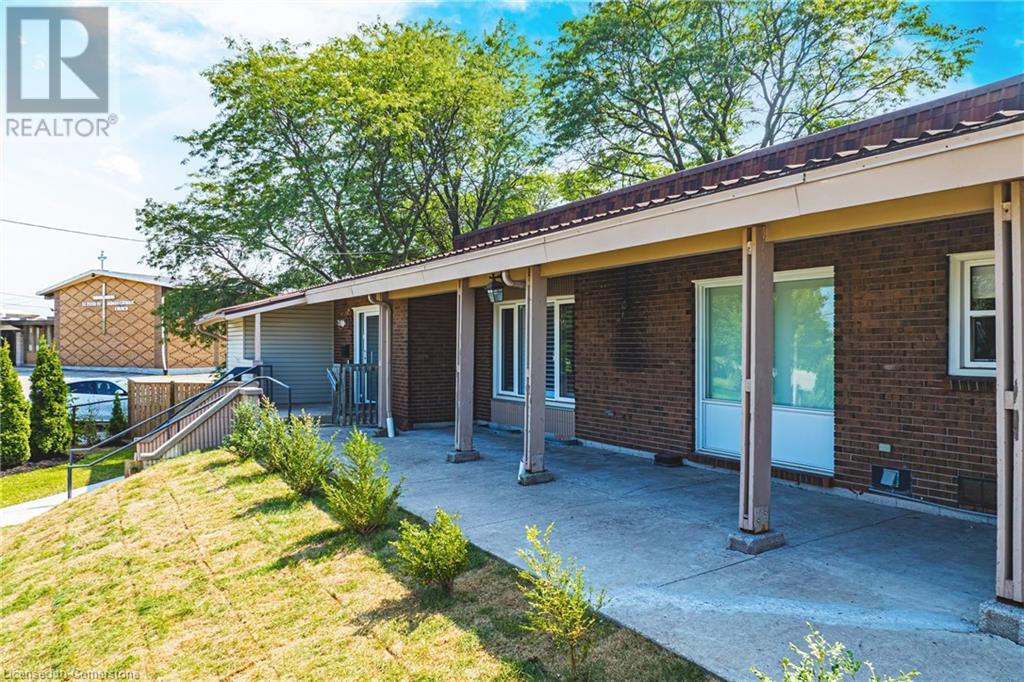 2 Heath Street, Hamilton, Ontario  L8H 3Y5 - Photo 3 - 40690667
