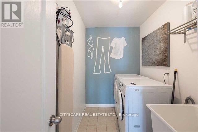 369 Kwapis Boulevard, Newmarket, Ontario  L3X 3H1 - Photo 14 - N12282947