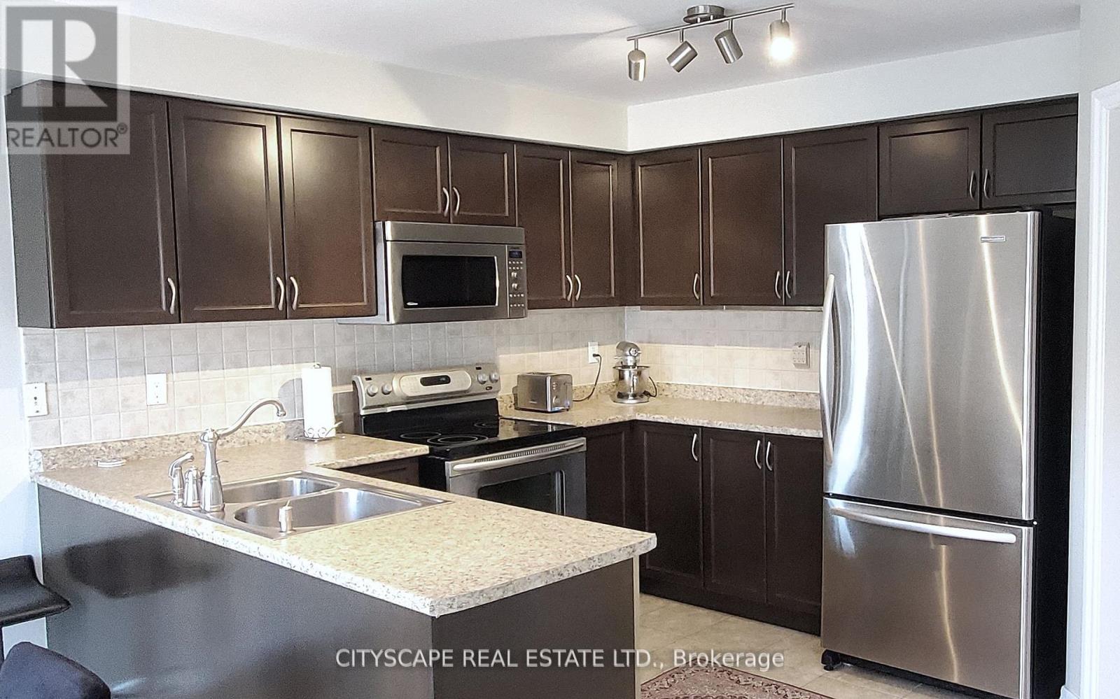 369 Kwapis Boulevard, Newmarket, Ontario  L3X 3H1 - Photo 6 - N12282947